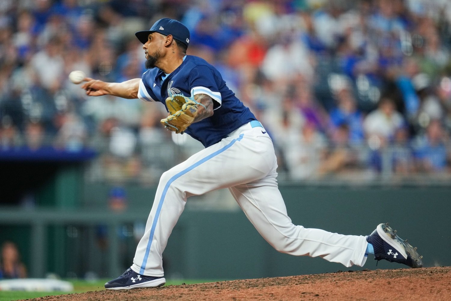 MLB trade deadline: Royals deal José Cuas to Cubs for Nelson Velázquez  National News - Bally Sports