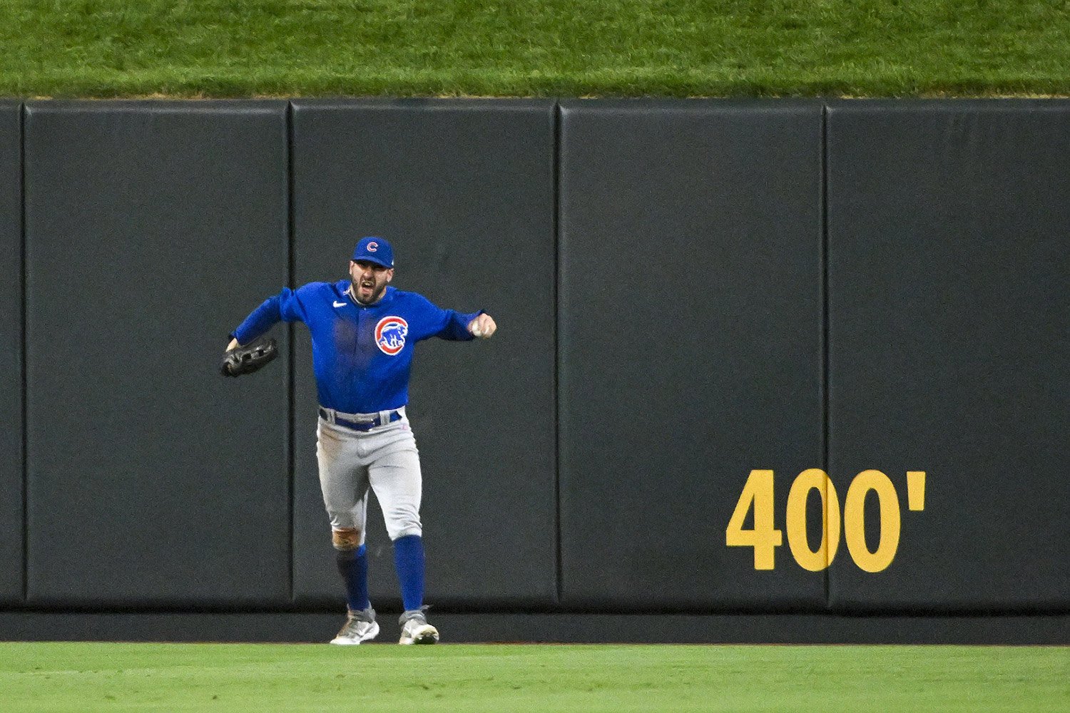 Cubs' Cody Bellinger makes incredible leaping catch to rob home