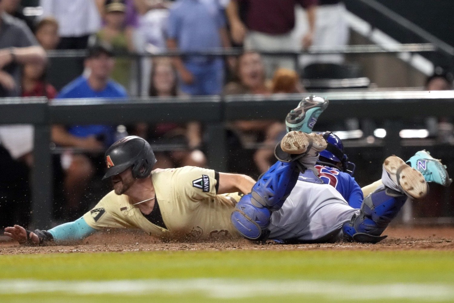 Potential farewell game for Hendricks end with more late-game Cubs offense