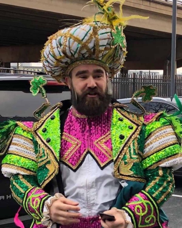 Jason-Kelce-Parade-Costume-3660888750.thumb.jpg.ad043a0c1eb8bcc4ffce9169ba26dfc9.jpg
