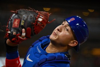 The Cubs Have A Catching Problem But Spending Their Way Out Of It Might Be A Mistake