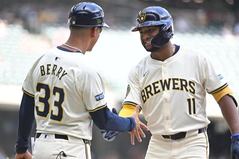 Cubs Hire Away Brewers First-Base Coach Quintin Berry to Serve as Third-Base Coach for Craig Counsell